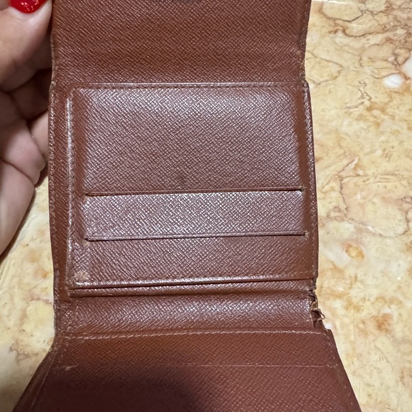 Authentic LOUIS VUITTON 
Monogram Elise Wallet - Picture 6 of 12